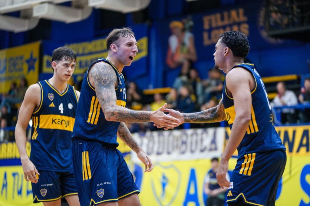 Remontada con épica Mike Smith, artífice de la remontada, celebra junto a Barreiro